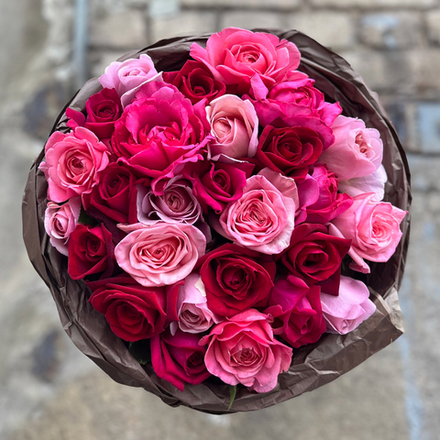 🌸 Ягодный микс — букет ароматных пионовидных, романтических, классических и воланных роз — 8 марта у Феи