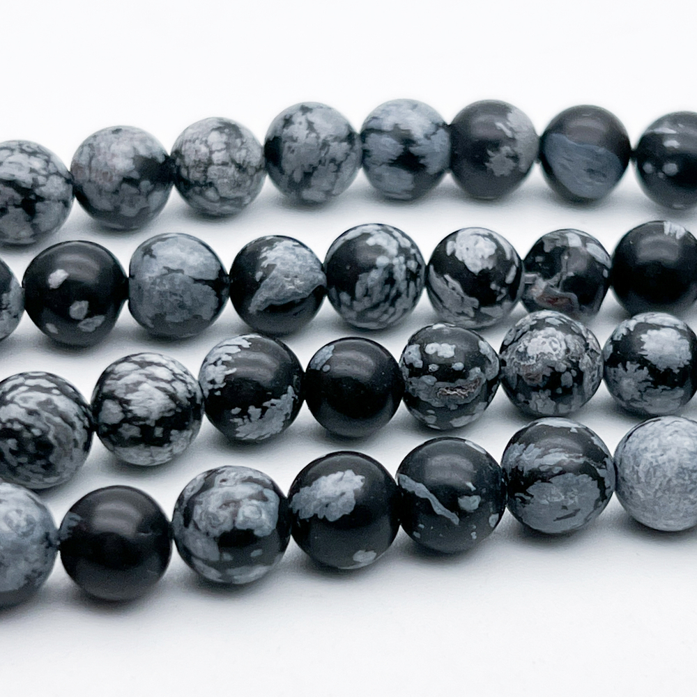 Обсидиан "Снежный" бусины (сорт Б), диаметр 8-8,2 мм, цена за нить 38 см