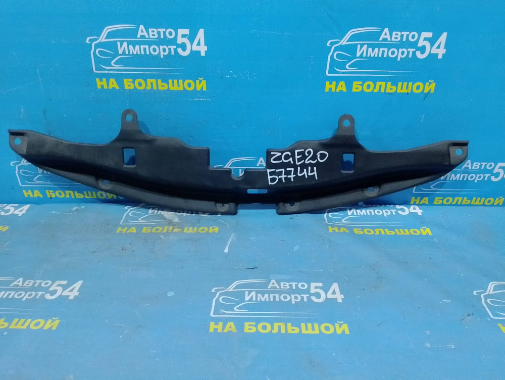 Накладка на рамку радиатора TOYOTA WISH 2009-2017