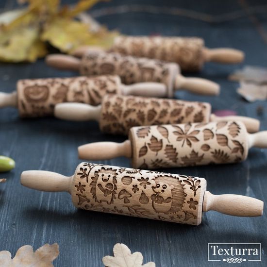 Малая скалка с узором Ежики