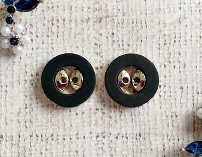 Пуговицы костюмные, d 2 см.