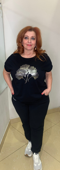 Черные брюки на резинке со стразовыми лампасами