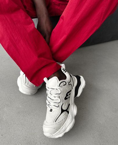 Мужские кроссовки на массивной подошве