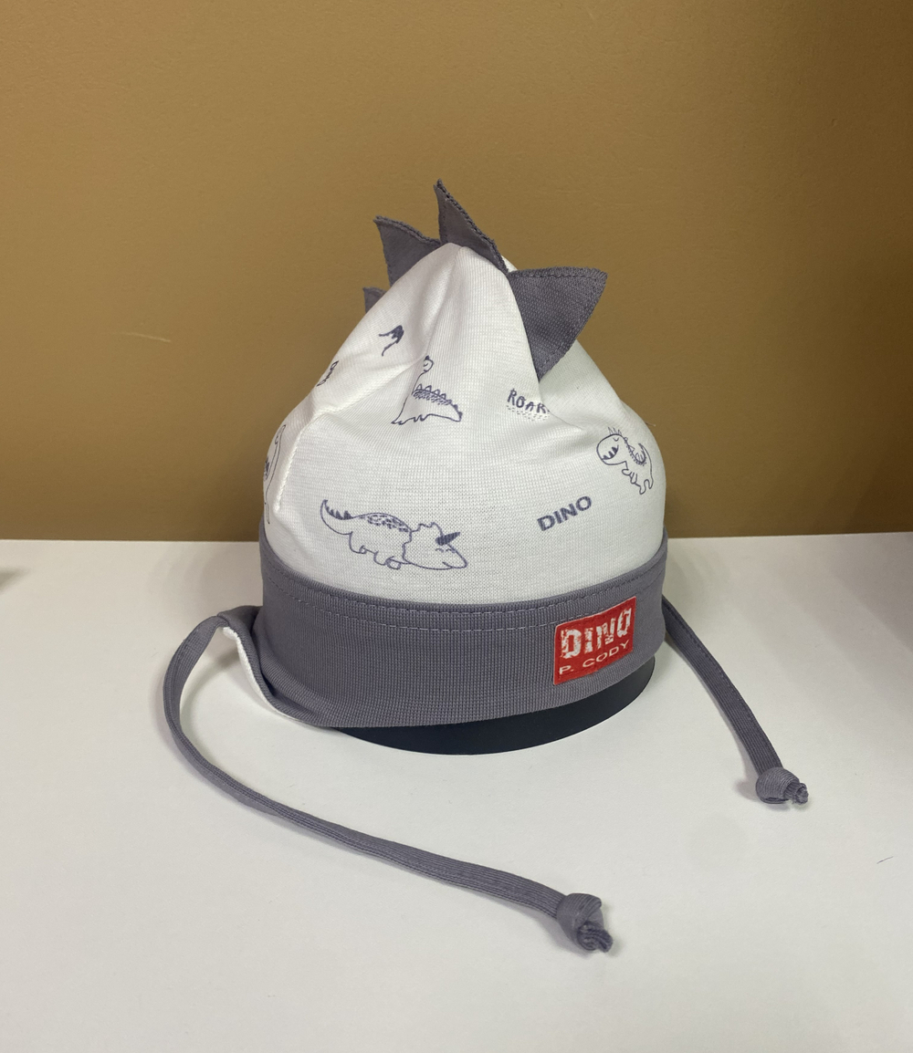 Шапка на мальчика "Dino" из хлопка однослойная на завязках на размер 46-48 , цвета в ассортименте