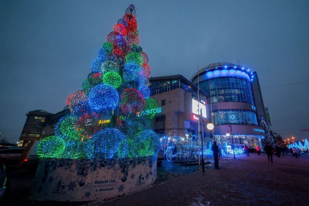 Конструкция Елка из светодиодных шаров