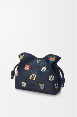 Loewe Сумка-клатч Flamenco Cats среднего размера из вышитой джинсовой ткани, синий