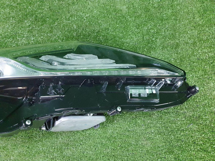 Фара правая Toyota Camry xv70 (2018-2021) LED