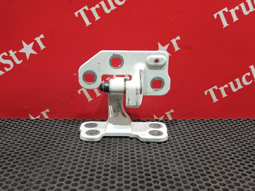 Петля двери правой 2016 год.