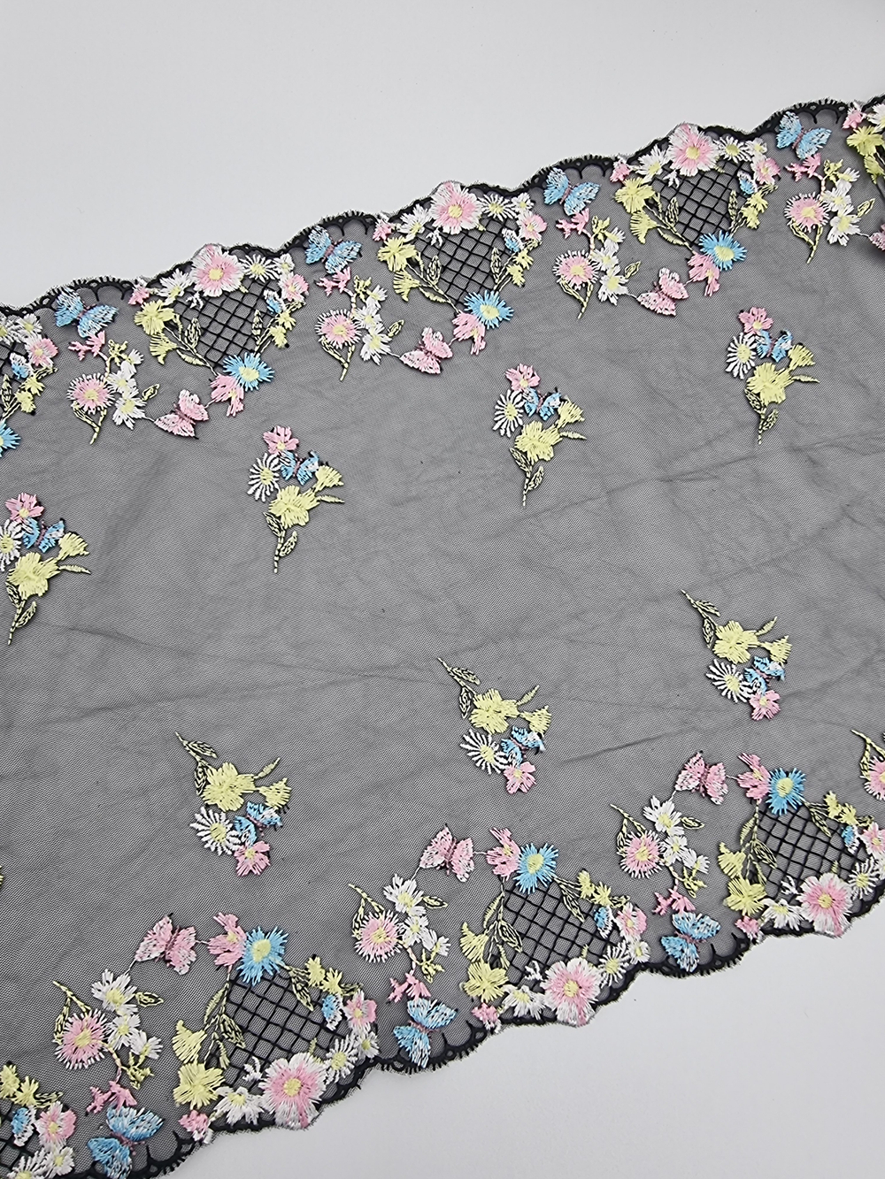 Вышивка на сетке черная/мультиколор К796 25 см