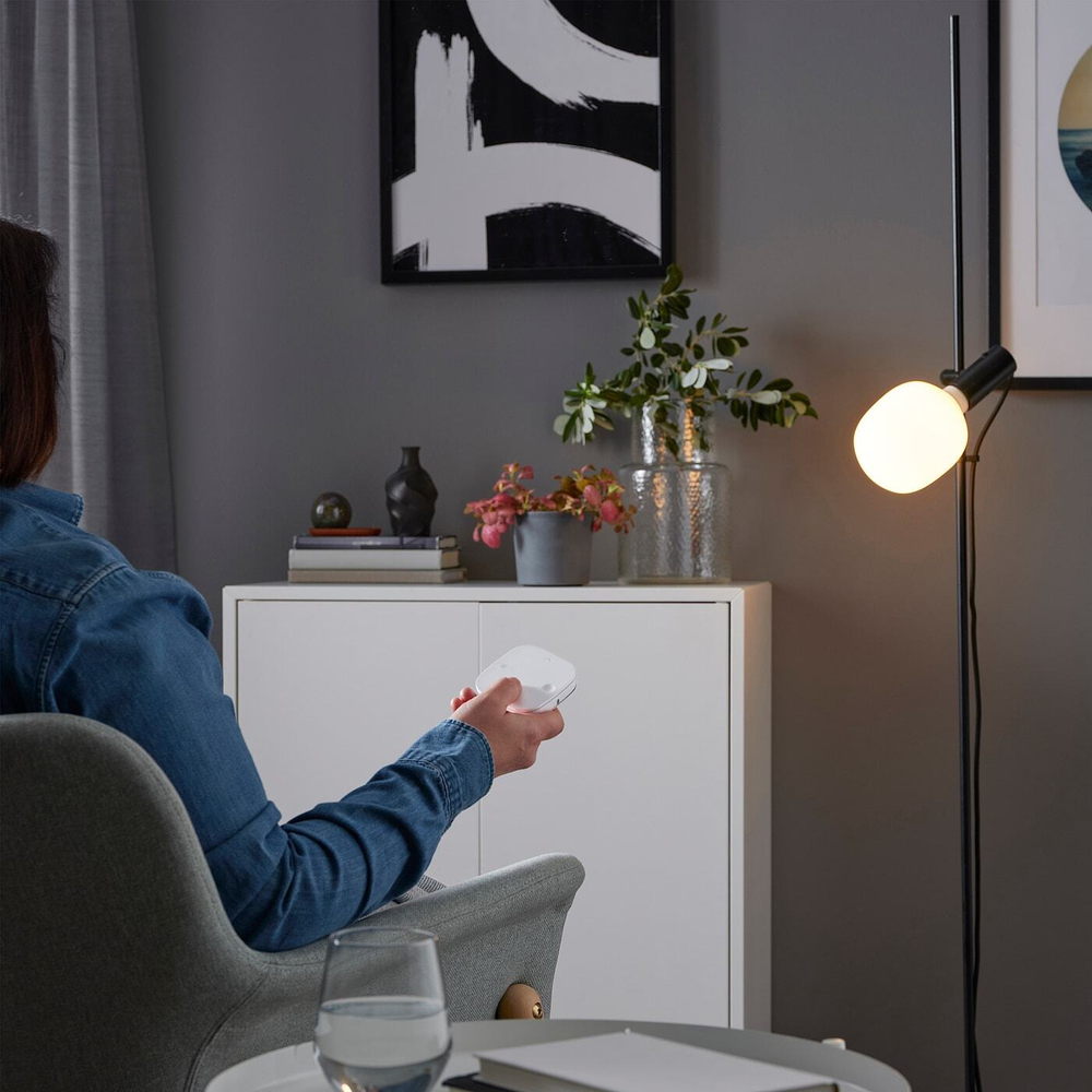 IKEA HÅRSLINGA  (ИКЕА ХÅРСЛИНГА)  -  / TRÅDFRI Напольный светильник с лампой, черный/умный белый спектр
