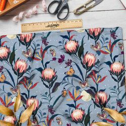 Ткань флис бабочки на бутонах