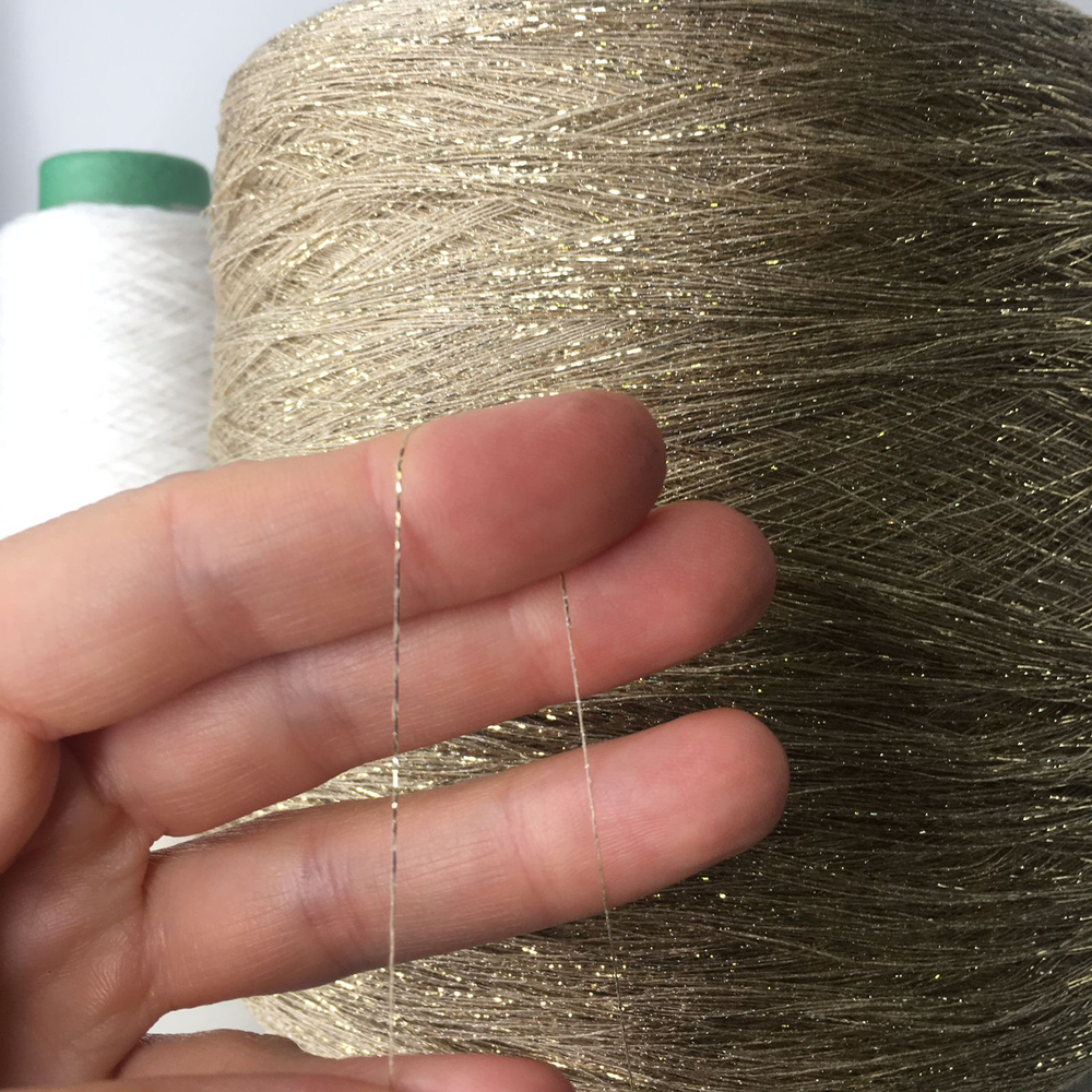 FRIZZANTE - Industria Italiana Filati; 70% вискоза, 15% металлизированный люрекс, 15% п/а; 3500м/100гр; col. 2039, цвет: бежевая нить с серебристым люрексом