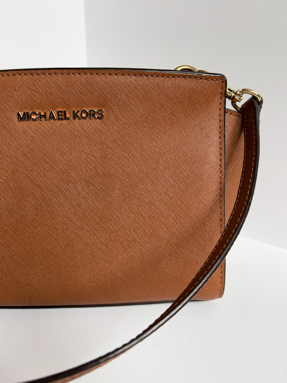 Кожаная сумка Michael Kors