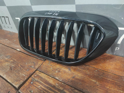 Решетка радиатора левая BMW 5-Series (G30) 17-20 Б/У Оригинал 51137383519