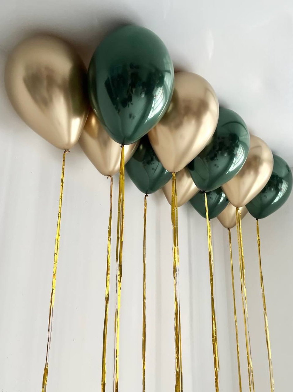 Воздушные шары на потолок с дождиком, золото хром и глубокий зеленый, 15 шт №2720