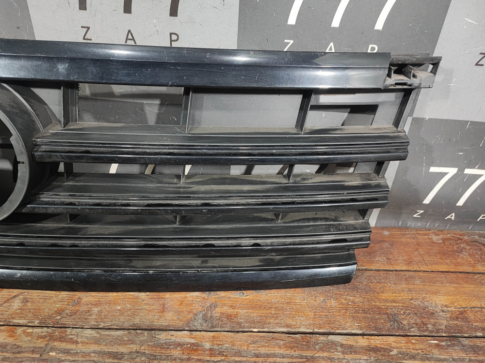 Решетка радиатора Volkswagen Touareg 3 18-нв Б/У Оригинал 760853651JBUS