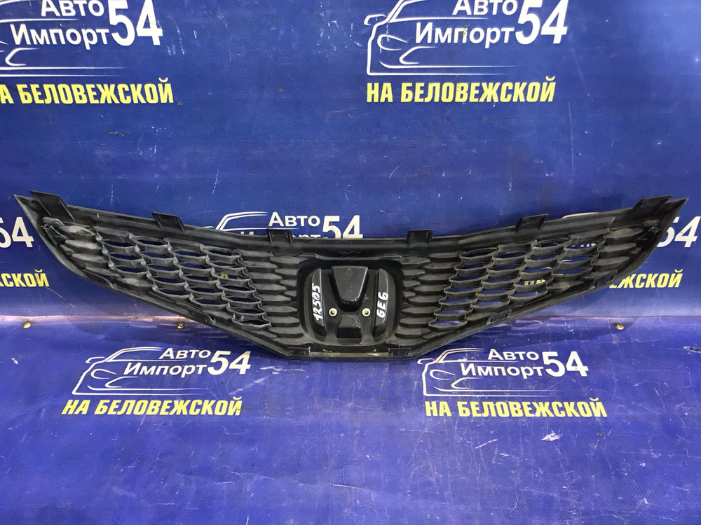 Решетка радиатора Honda FIT 2007-2010