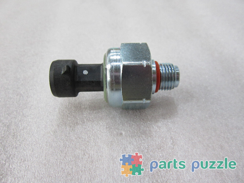 Датчик положения распредвала, оригинал / TRANSDUCER АРТ: 1812818C93