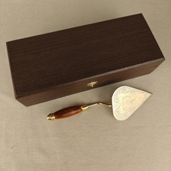 Подарок строителю " Сувенирный мастерок" малый в подарочном футляре