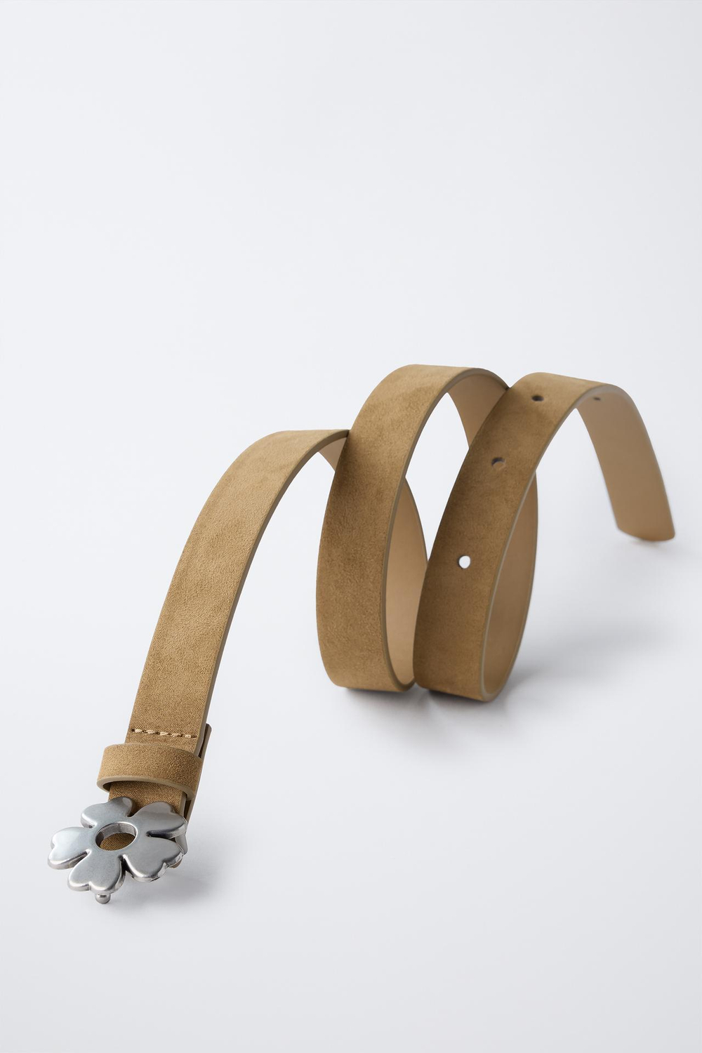 ZARA РЕМЕНЬ ИЗ ИСКУССТВЕННОЙ ЗАМШИ С ПРЯЖКОЙ «ЦВЕТОК», БЕЖЕВЫЙ