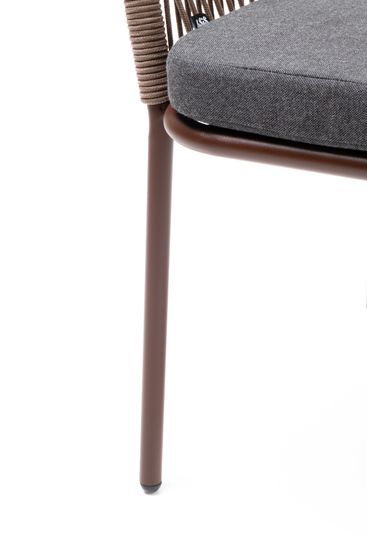 "Марсель" стул плетеный из роупа, каркас алюминий коричневый (RAL8016) муар, роуп коричневый круглый, ткань темно-серая 027