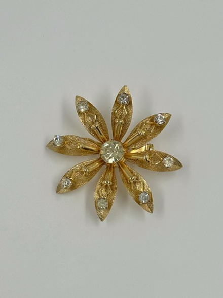 Брошь Цветок с кристаллами