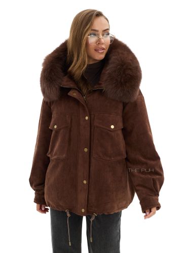 Объемная парка коричневого цвета из замши