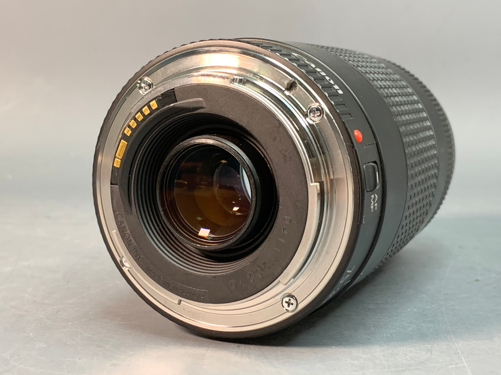 Canon EF 75-300mm 4-5.6 III микроцарапины.