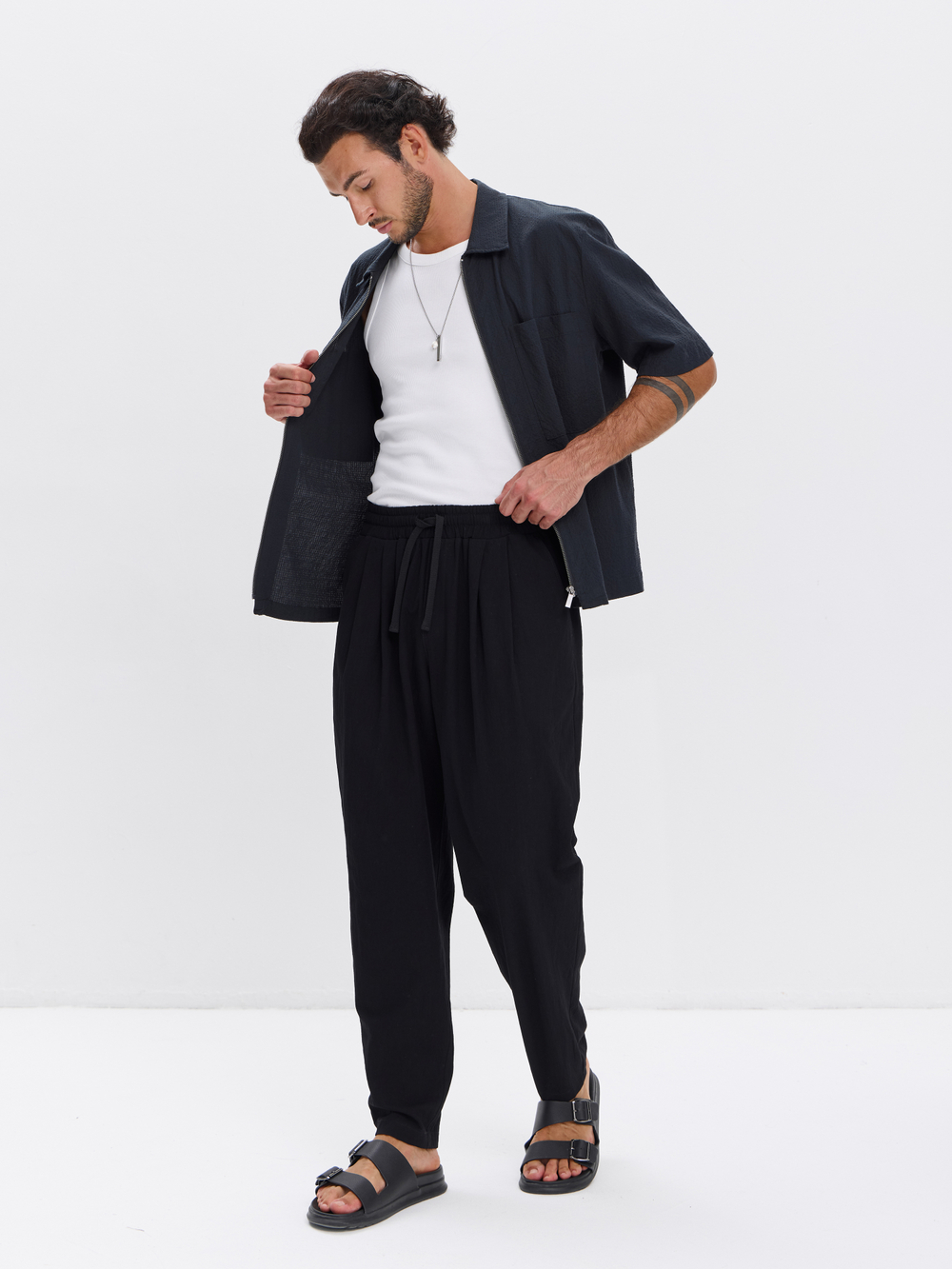 Штаны хлопковые с защипами