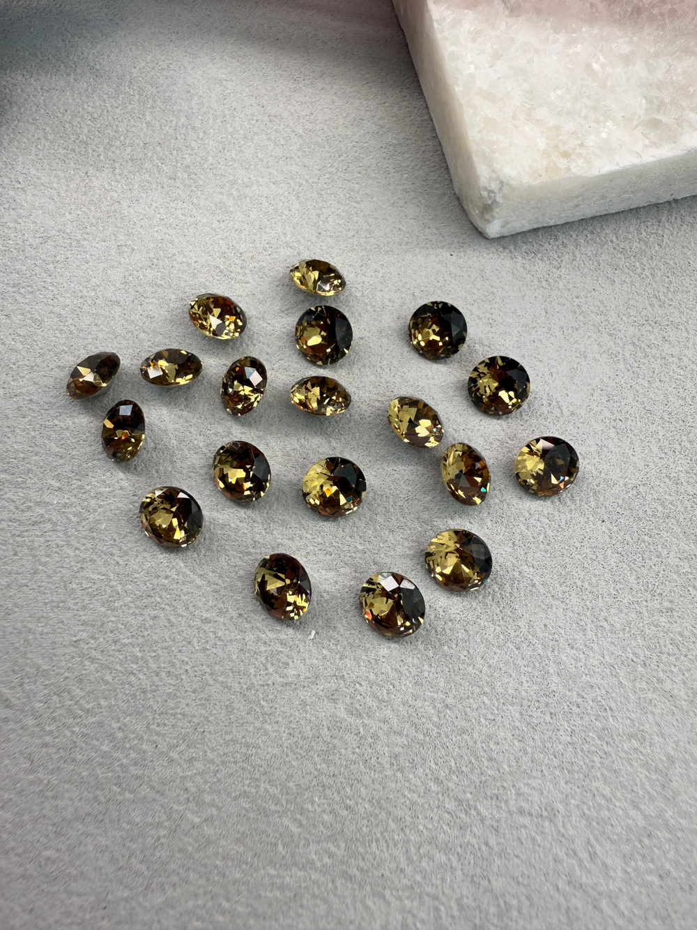 Шатон Chatone 8 мм (ss39), Light smoke topaz