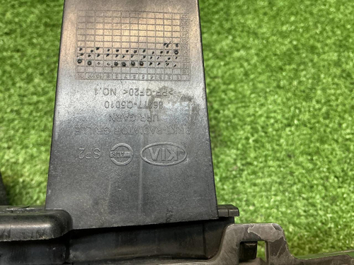 Накладка решетки радиатора Kia Seltos (2019-2025)