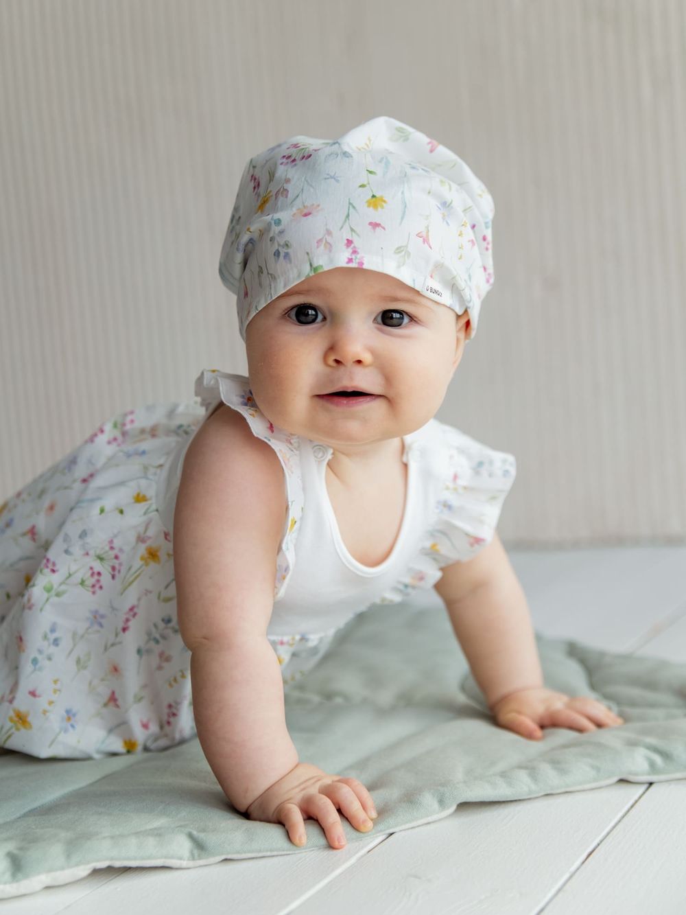 Платье-боди с крылышками "Акварельные цветы" 0+