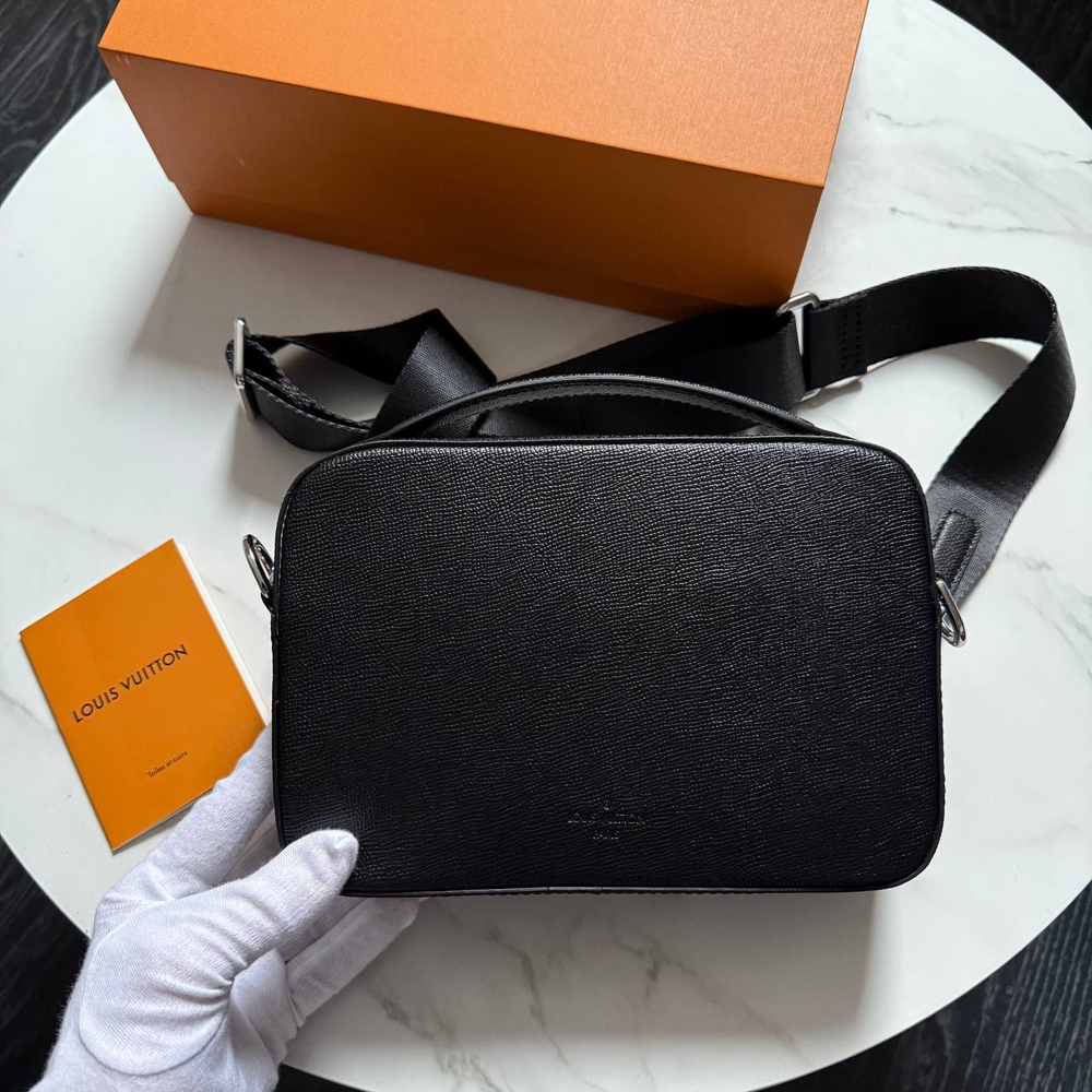 Сумка-мессенджер Louis Vuitton