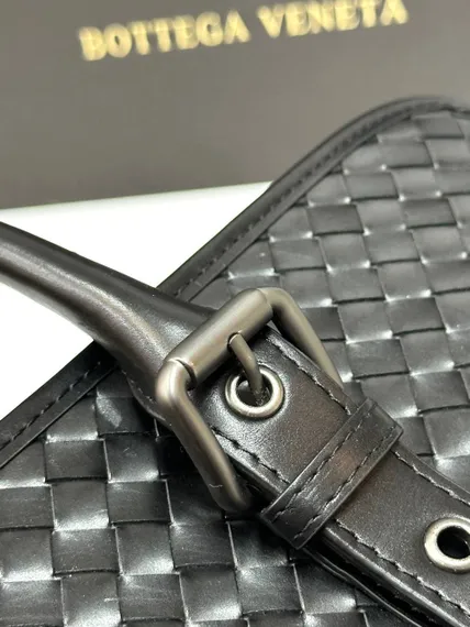 Кожаный портфель Bottega Veneta Intrecciato на молнии с плечевым ремнем