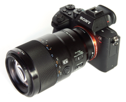 Объектив Sony FE 90mm f/2.8 Macro G OSS (SEL90M28G), черный