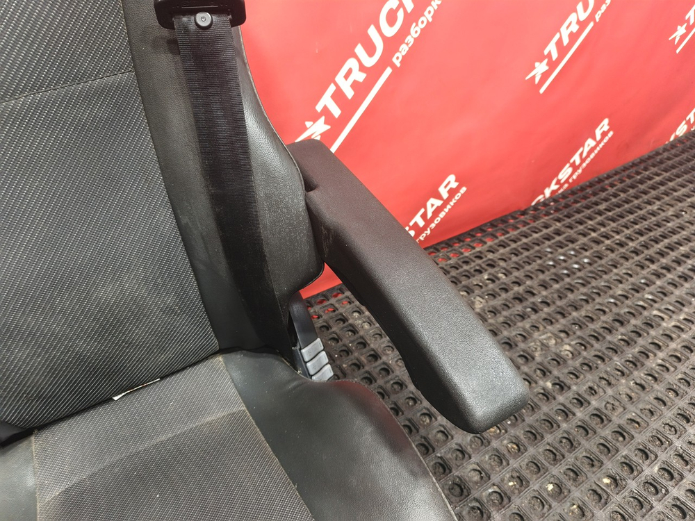 Сиденье переднее левое