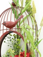 Композиция настенная с цветами в металлической клетке
