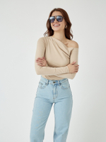 Лонгслив на одно плечо со складками