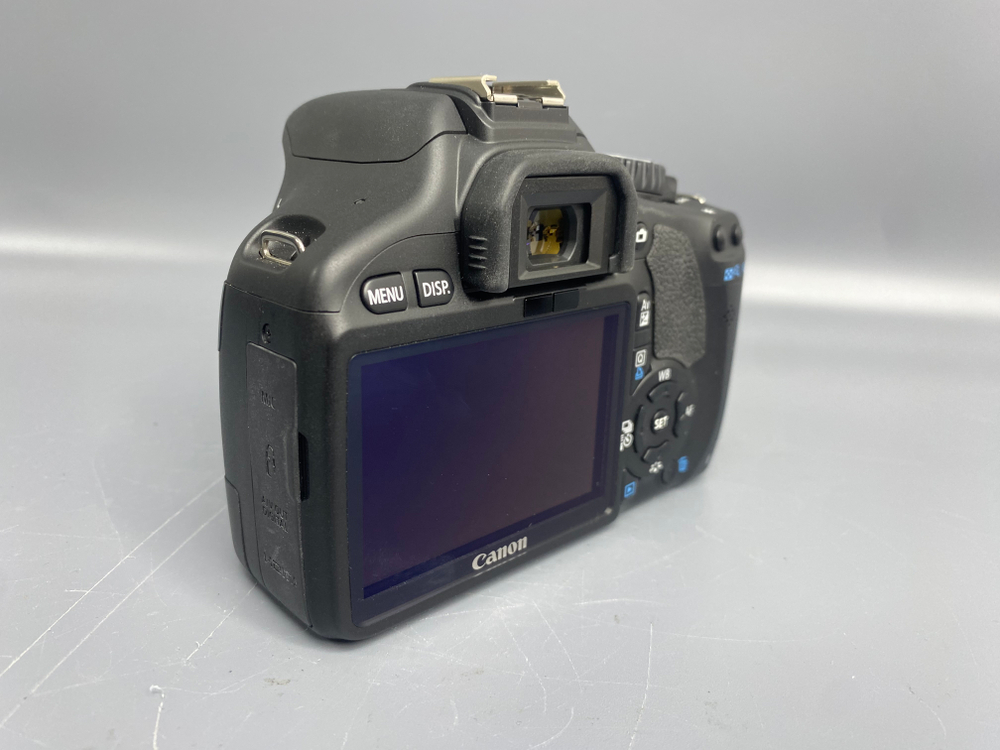 Canon EOS 550D Kit 18-55mm 3.5-5.6 IS 900 кадров