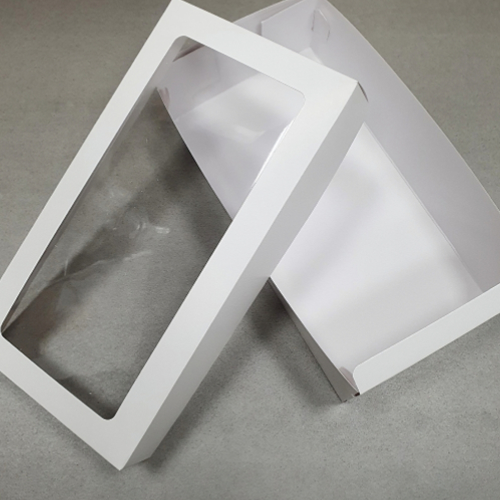 Коробка 21*11*5,5 см с прямоугольным окошком (белая)