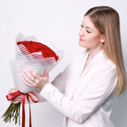 Букет из 19 красных роз. Букет 7115