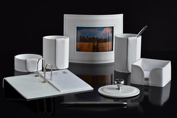 Подарочный настольный набор из белой кожи 7 предметов