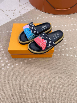 Louis Vuitton Pool Pillow Flat Comfort Mule