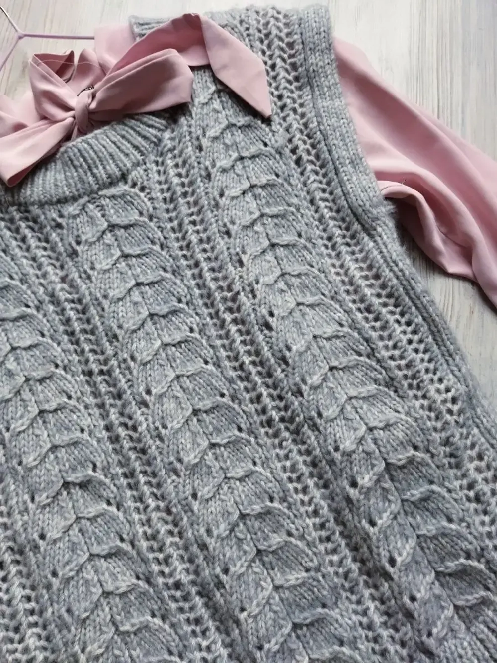 Жилет вязаный ажурный