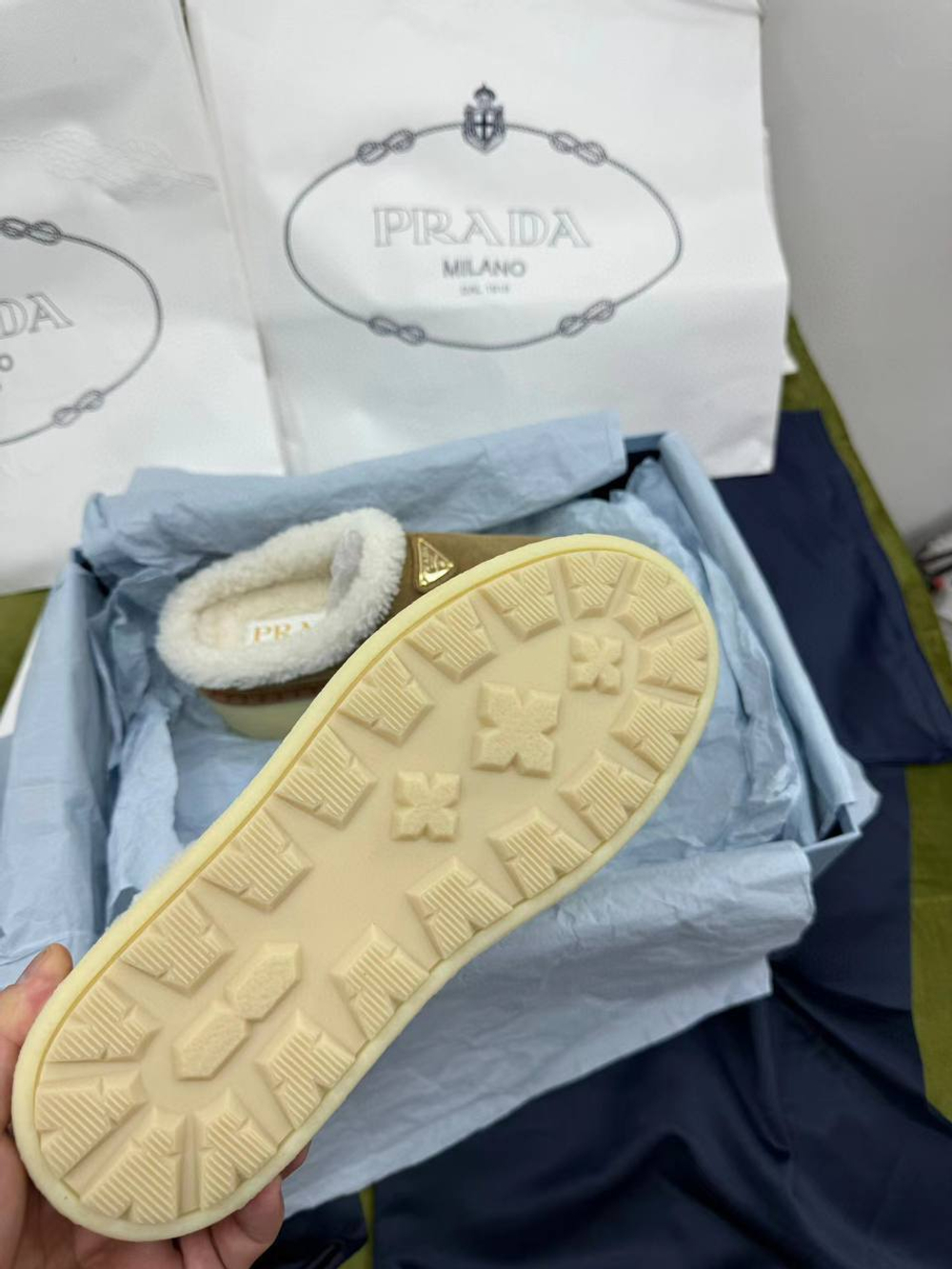 Мюли Prada Mule женские замшевые с мехом в коричневом цвете