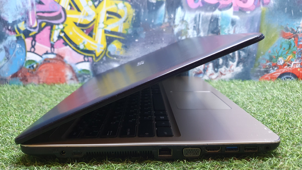 Ноутбук ASUS AMD/4Gb/FHD