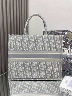 Женская сумка Dior Book Tote серого цвета большая