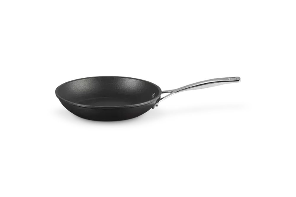 Le Creuset - Сковорода с антипригарным покрытием 22 см. / артикул   51112220010001  / GTIN 630870313506
