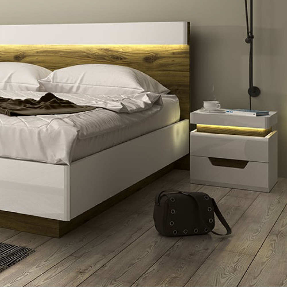 Шкаф с витриной