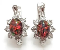 Ювелирные серьги из серебра с опалом